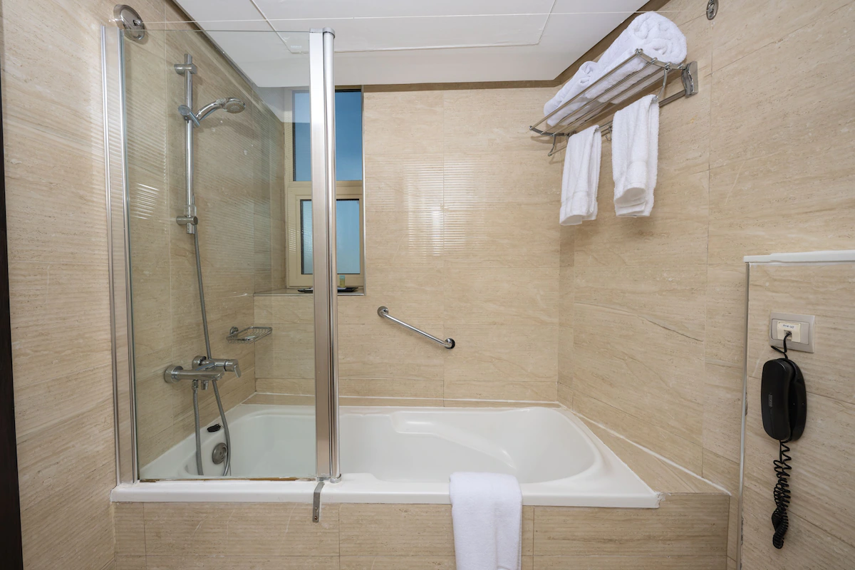 حمام هتل پرل سوئیس دبی